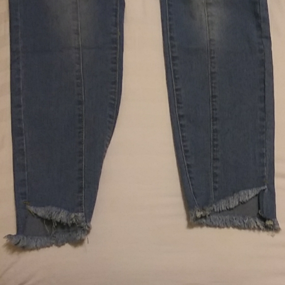 Mid rise light blue jeans - Picture 2 of 3